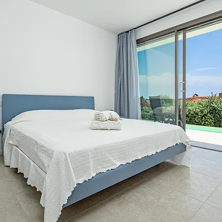 Mirtina Villa *