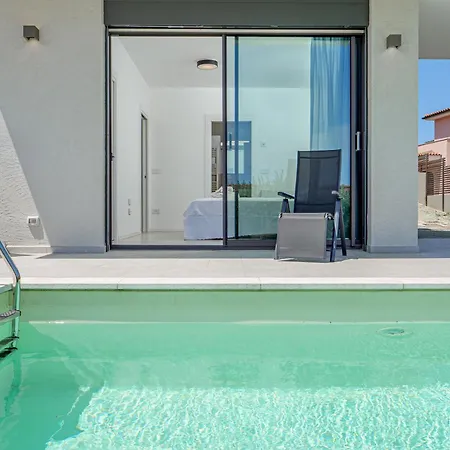 Villa Mirtina *
